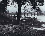 写真1）1927年ごろの殿橋下流の舟運のようす 430-340