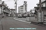 昔の所沢駅　バス折り返し場と駅前商店街