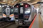 新潟駅に停車中のGV-E400系