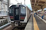 酒田駅に停車中のGV-E400系