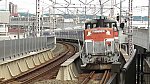 DE10 1743の牽引で甲種輸送される都営三田線用新型車両6500形第12編成