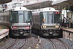 JRW_Series_223-2000_set_W39_with_Series_223-1000_set_W2_at_Motomachi_station.jpg