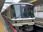 奈良駅へ入線する221系
