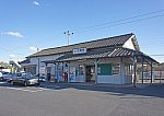 1016px-JR_Sōbu_Line_Higata_Station_building
