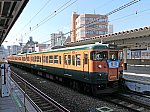 JR神戸駅に入線する115系団臨