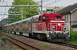 DD200-4・E233系サロ甲種輸送列車