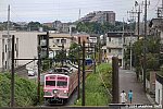 鰭ヶ崎の切り通しを通過する流山行「さくら」