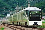 篠ノ井線を行くTRAIN SUITE 四季島 長野コース