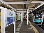 高架橋の建設が進み、地下のような雰囲気となった東村山駅。車両も世代交代が進む。