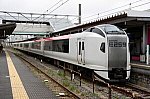 銚子駅1番線に停車しているE259系(Ne020編成)