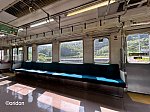 上越線の211系、のどかな夏の日差しとともに