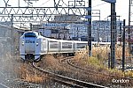 E259系N’EX、E231系、E235系、成田駅北方にて
