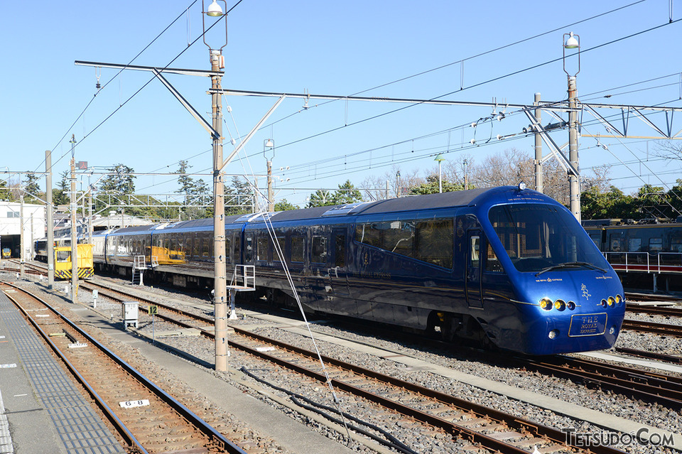 観光列車「THE ROYAL EXPRESS」。今回搬入した電源車と連結し、2020年に北海道で運行します