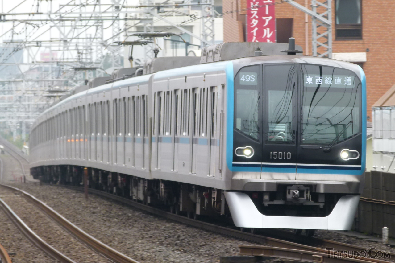 東京メトロが東西線向けに導入した15000系。全車両がワイドドア車両となっています