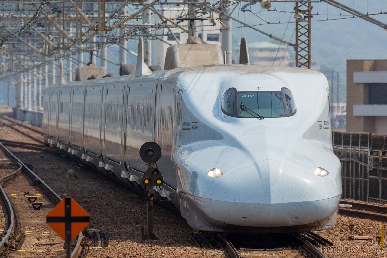 新大阪～鹿児島中央間を走る「みずほ」。「のぞみ」に次いで2番目に表定速度が高い列車です