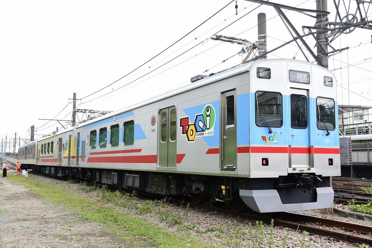 東急電鉄の7500系「TOQ i」。軌道検測車を組み込んだ3両編成での検測のほか、写真のようにけん引用としても使用される車両です