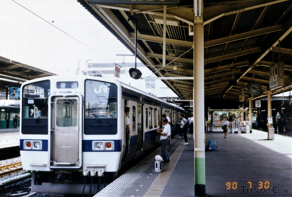 上野駅停車中の常磐線415系。JR東日本の415系は2017年11月には全車両が廃車され、形式消滅となりました。1500番台は、JR九州ではなお現役です