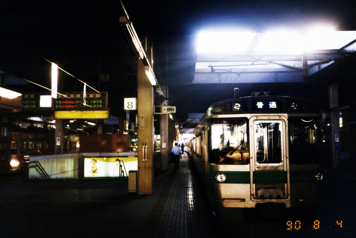 札幌駅停車中の721系。JR発足後の新造車両で、都市間輸送を支えるニューフェイスという印象を受けました