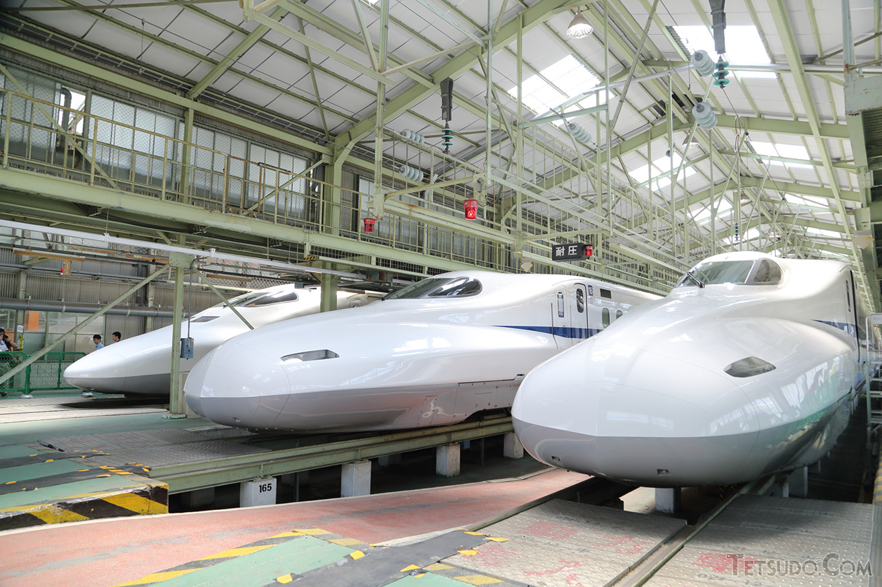 JR東海 浜松工場のイベント「新幹線なるほど発見デー」。東海道新幹線を走るN700系などの新幹線車両が展示されます。2017年以前は夏のイベントでしたが、2018年と2019年は秋に開催されました。（2014年7月30日）