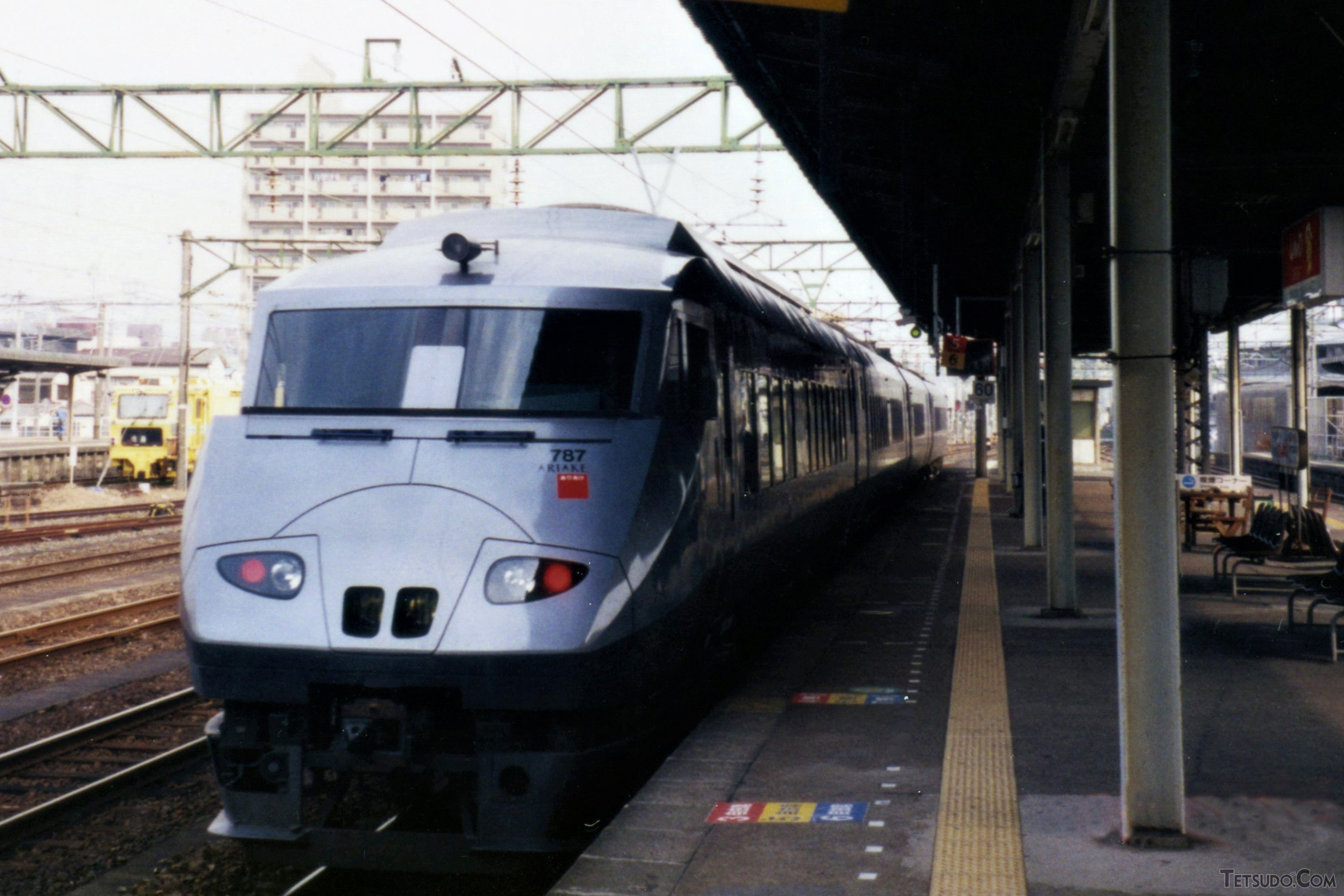 787系による「有明」。九州新幹線全線開業前は、「有明」専用の編成が使われていました