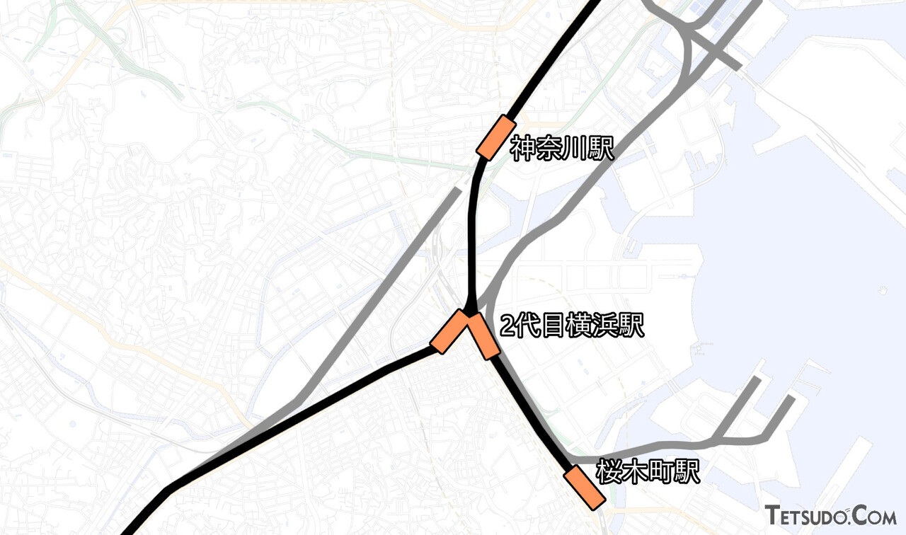 1920年ごろの位置関係。貨物線は灰色で、貨物駅は省略（国土地理院「地理院地図Vector」の淡色地図に加筆）