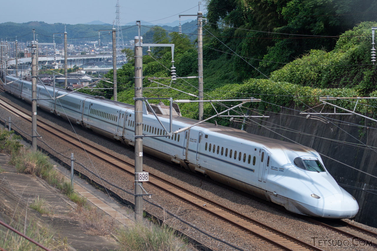 新大阪～鹿児島中央間を走る「みずほ」。「のぞみ」に次いで2番目に表定速度が高い列車です