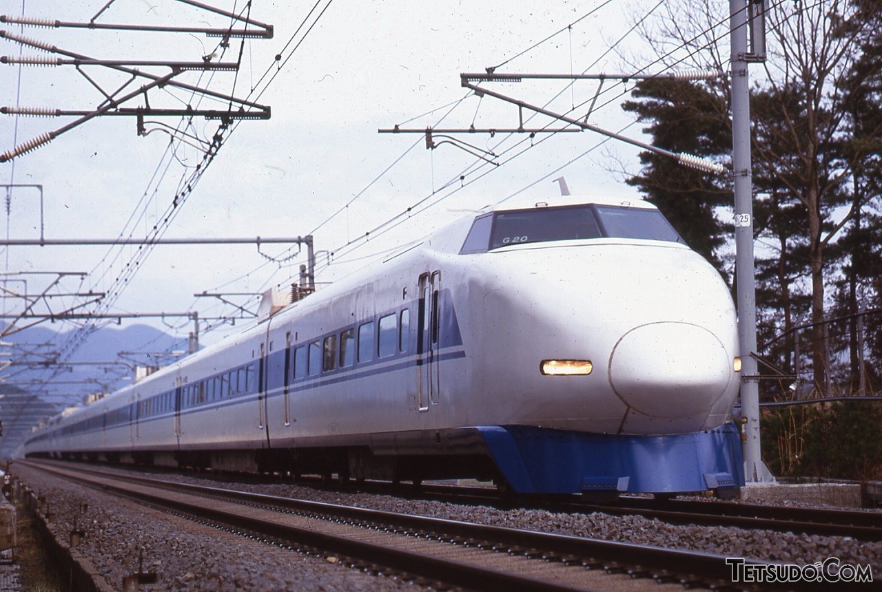 「のぞみ」デビュー前に東海道・山陽新幹線の主力だった100系（画像提供：JR東海）