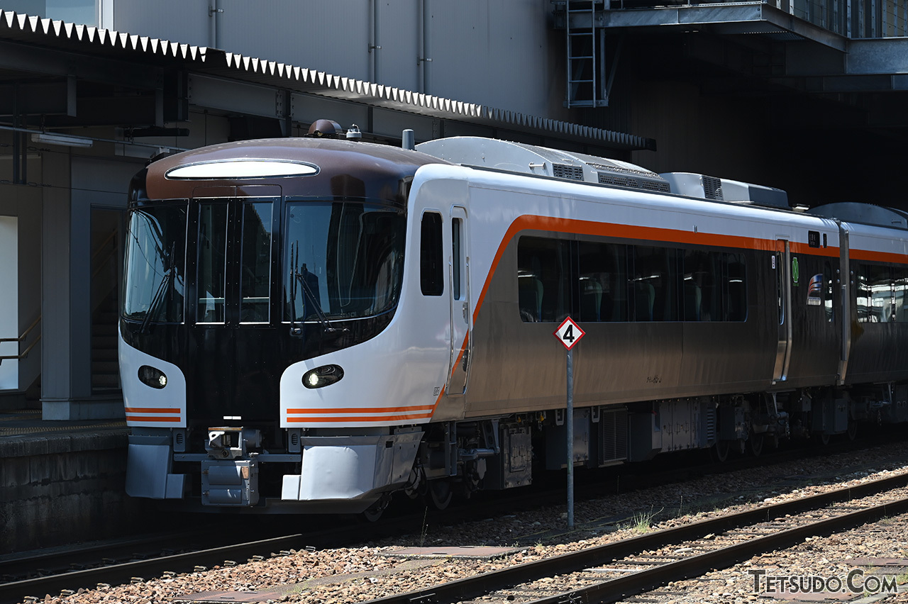 HC85系の乗り心地は？ 快適さが増した新型「ひだ」で高山へ - 鉄道コム