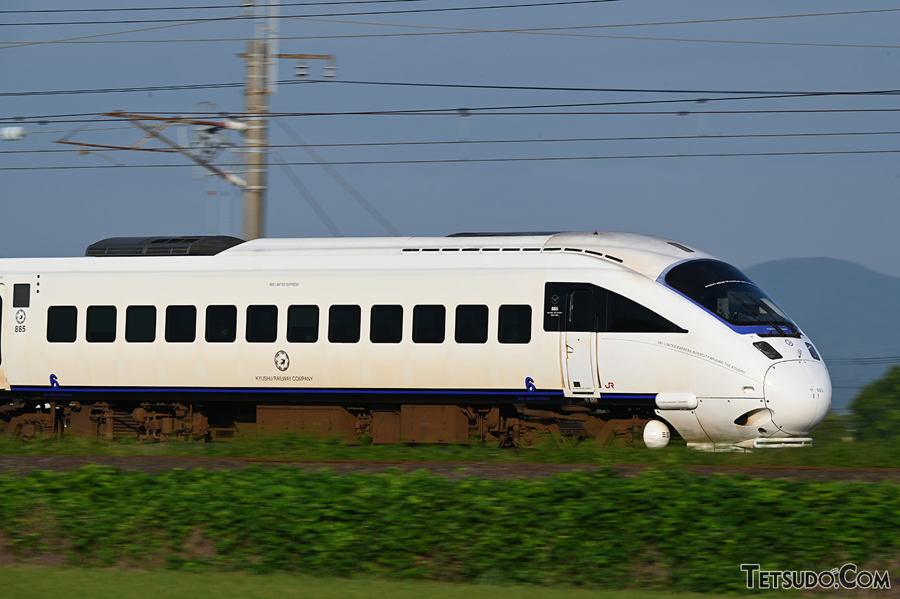 新幹線開業後は「リレーかもめ」にも使用される885系