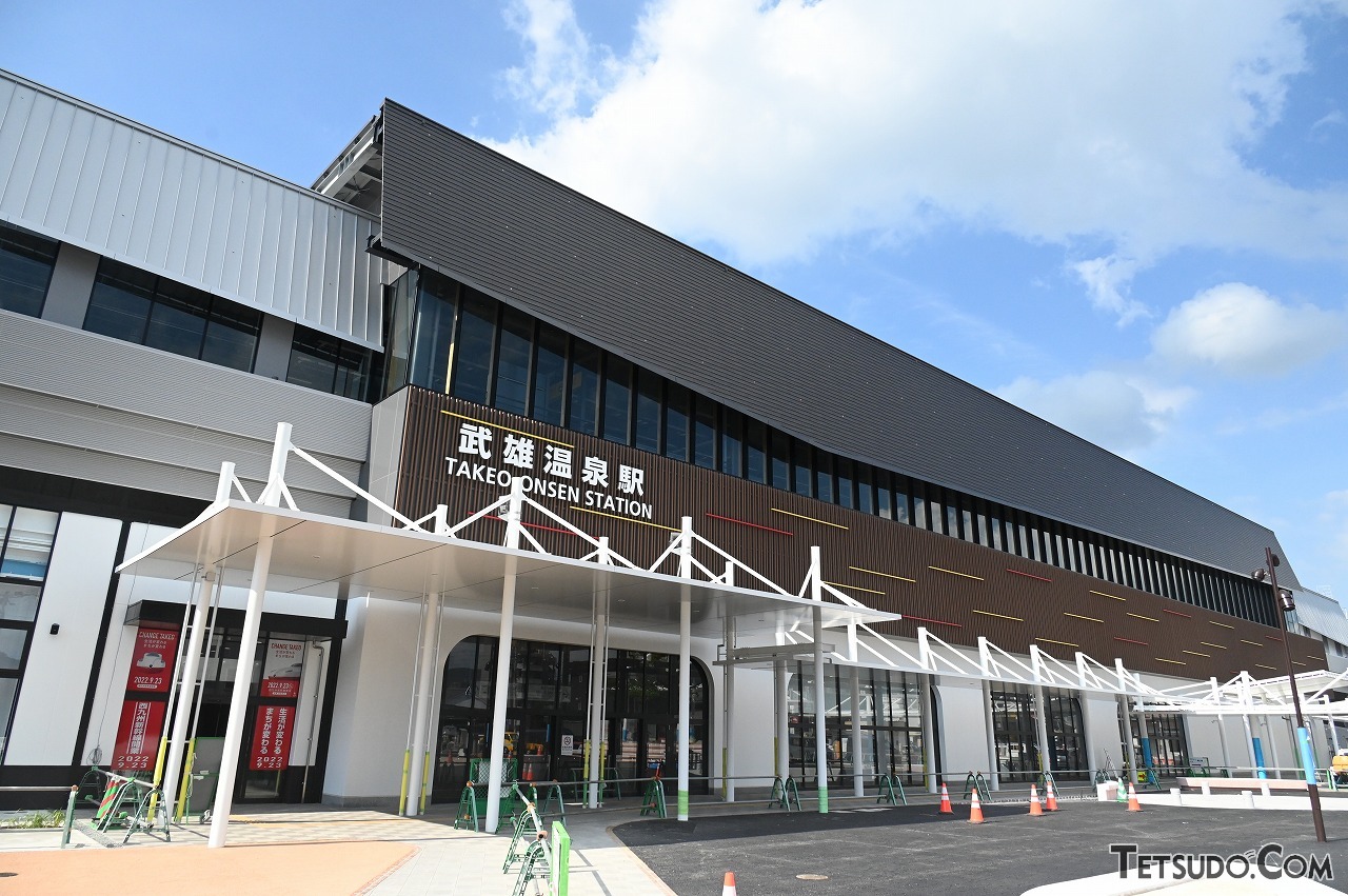 武雄温泉駅新幹線側の駅舎
