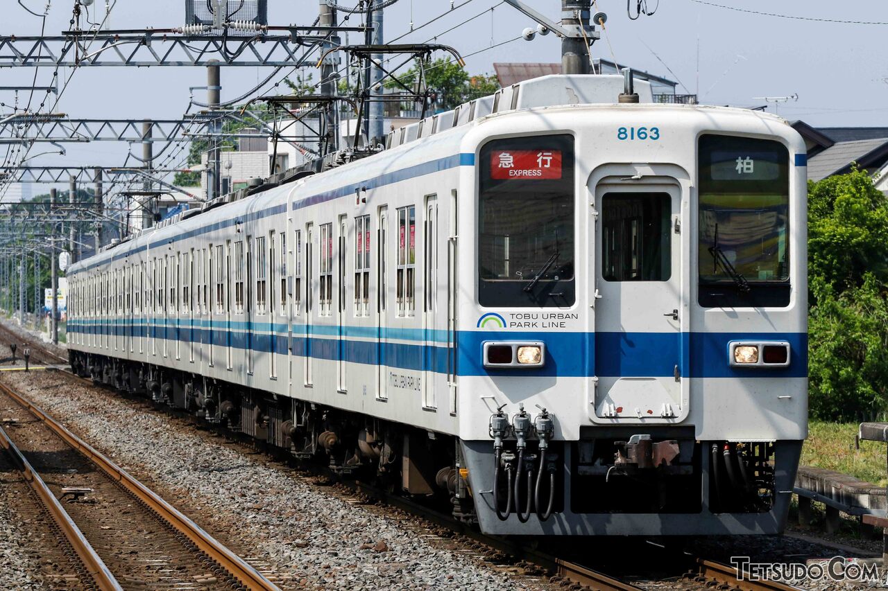 8000系が受け持つ数少ない優等運用、野田線の急行運用で走る