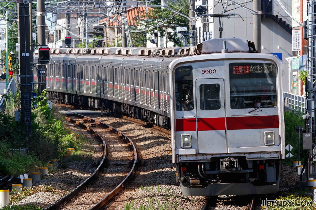 走り続けて不惑の年へ 40歳を迎えた関東大手私鉄のベテラン通勤電車