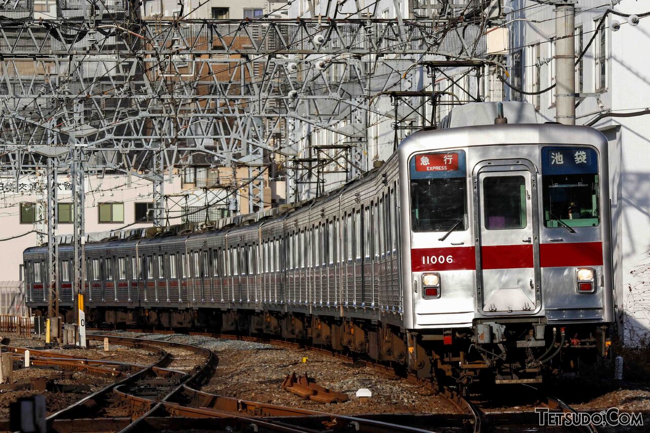 東武鉄道・10000系0番台（モハ15606）車両形式プレート鉄道部品