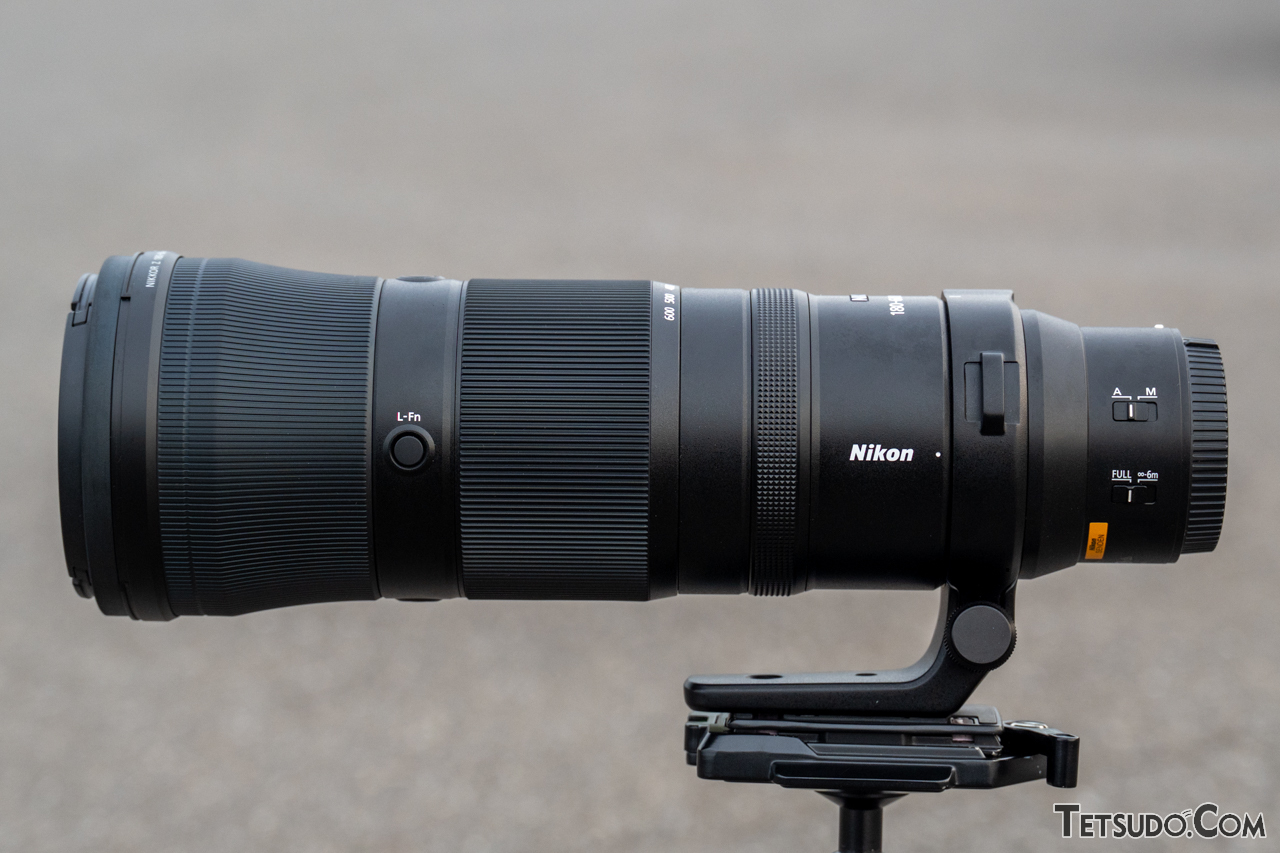 NIKKOR Z 180-600mm f/5.6-6.3 VRの側面