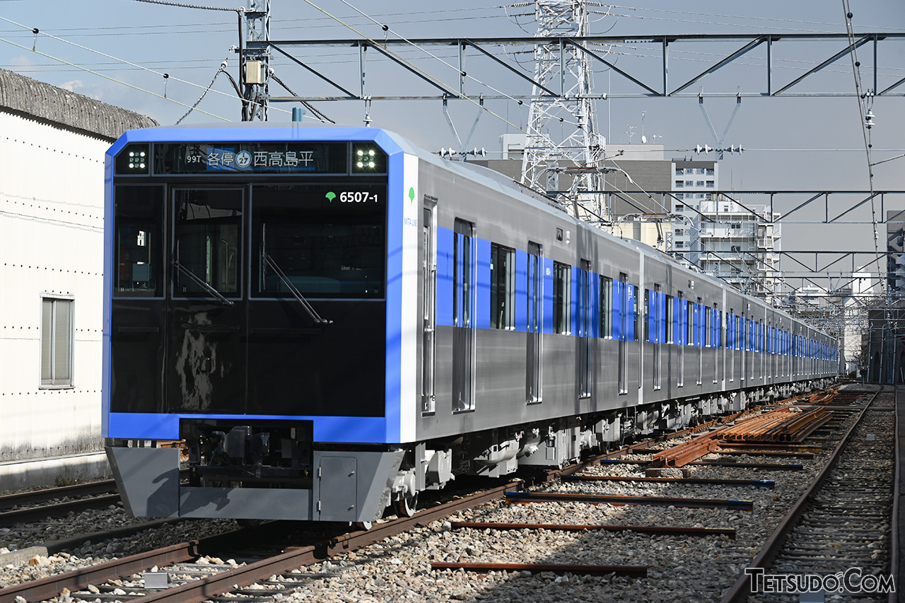 都営地下鉄三田線用の6500形。当初から8両編成で製造されています