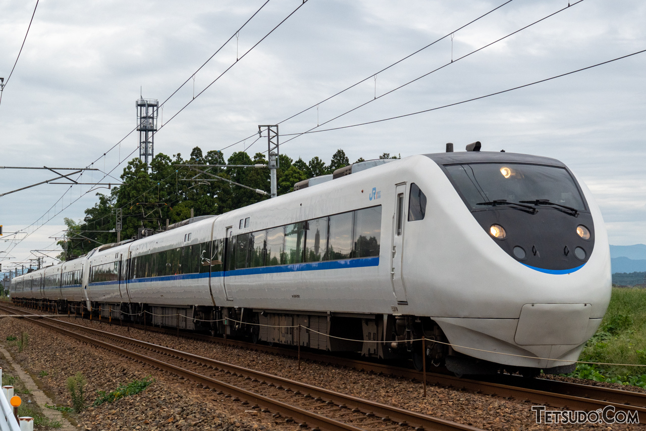 北陸本線の特急「サンダーバード」。2024年3月16日以降は、大阪～敦賀間のみの運転となります