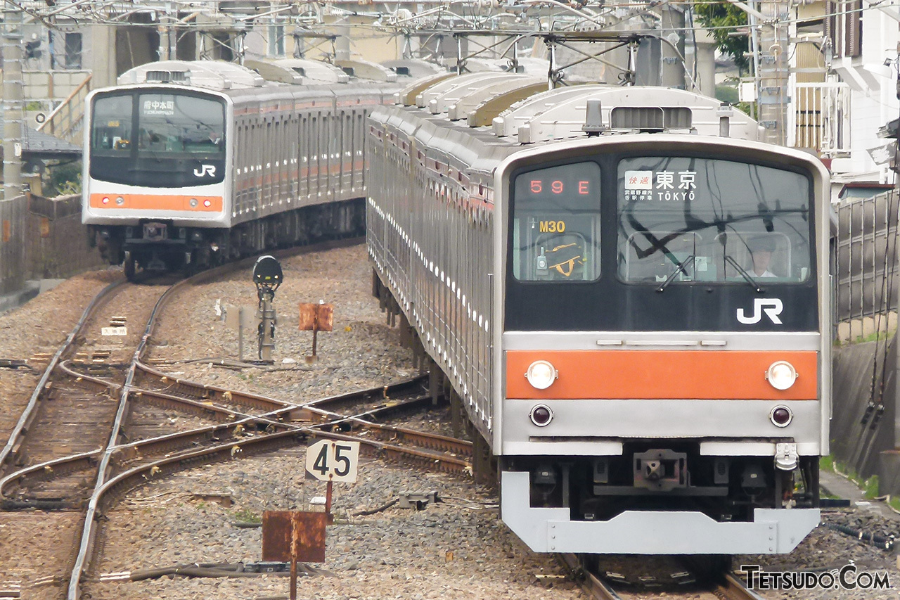 かつては京葉線内を快速運転していた、武蔵野線と京葉線東京方面の直通列車。快速運転は2013年に廃止されました