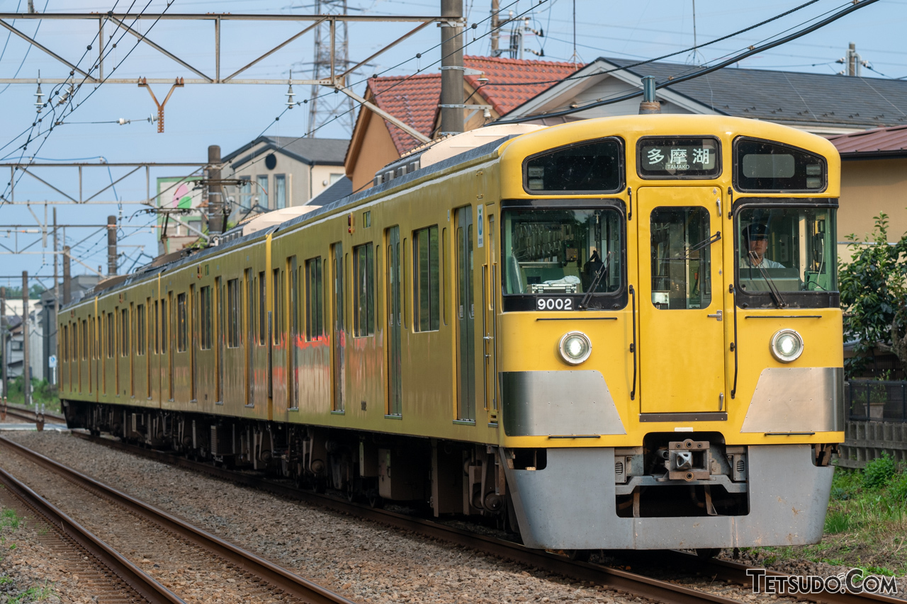 4両編成となり、ワンマン対応車両となった9000系。主に多摩湖線の運用に就いています