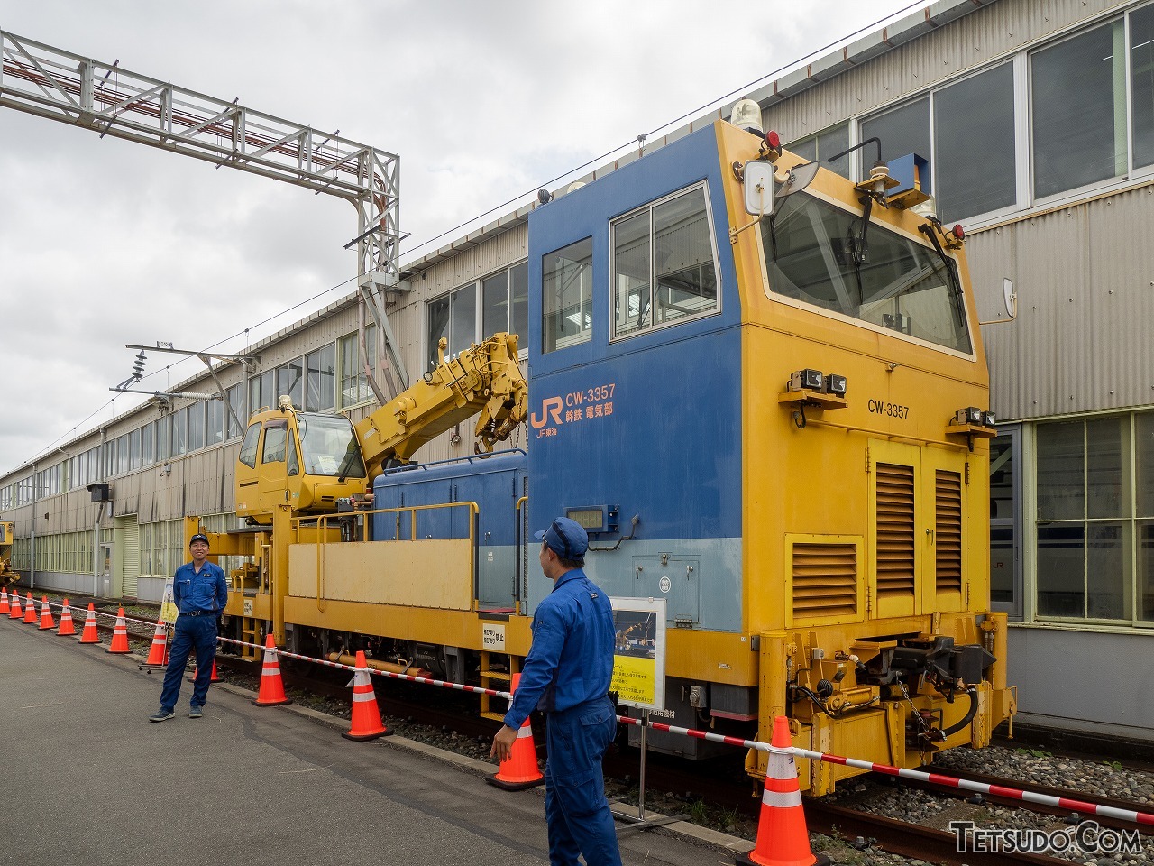 電柱などの重量物を運搬するクレーンワゴンも展示されていました