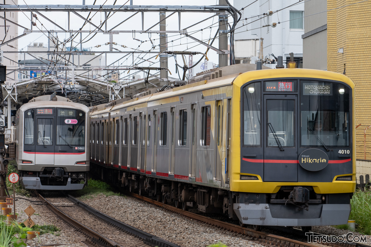 東横線やみなとみらい線などを走る「Shibuya Hikarie号」（右）