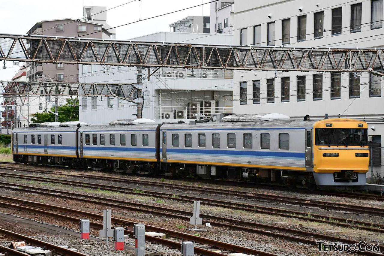 JR東海の在来線用検測車両、キヤ95系。「ドクター東海」の愛称がつけられています