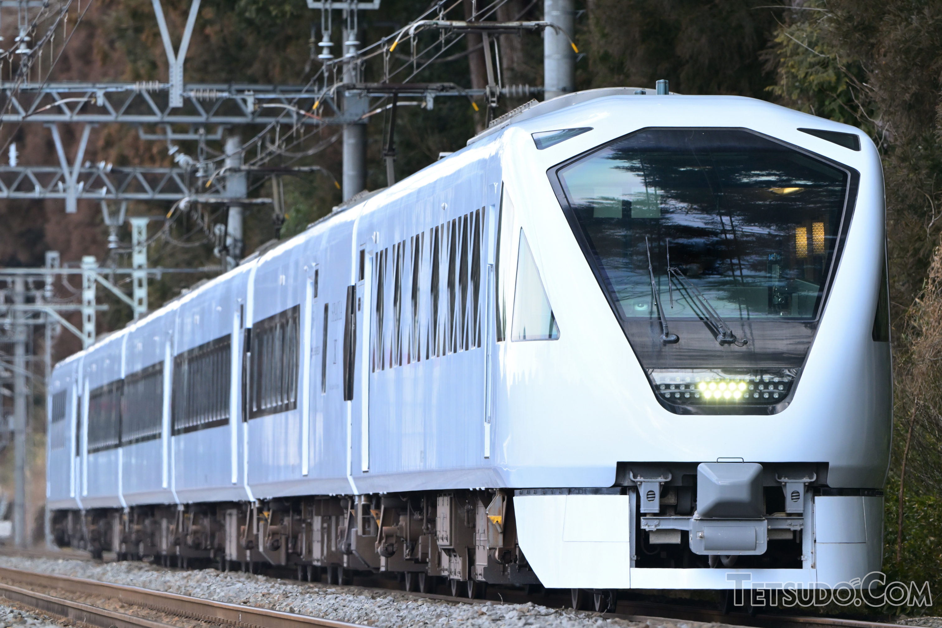 ニコンの「ニュースタンダード」機「Z5II」、鉄道撮影での実力は?