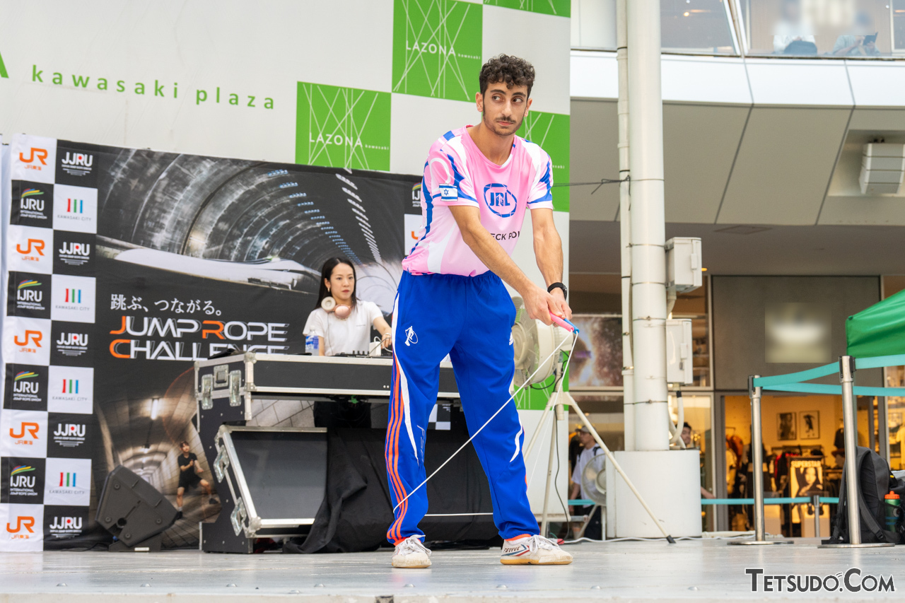 なぜ「リニア新幹線」と「縄跳び」がコラボ？ JR東海が「ダブルダッチ