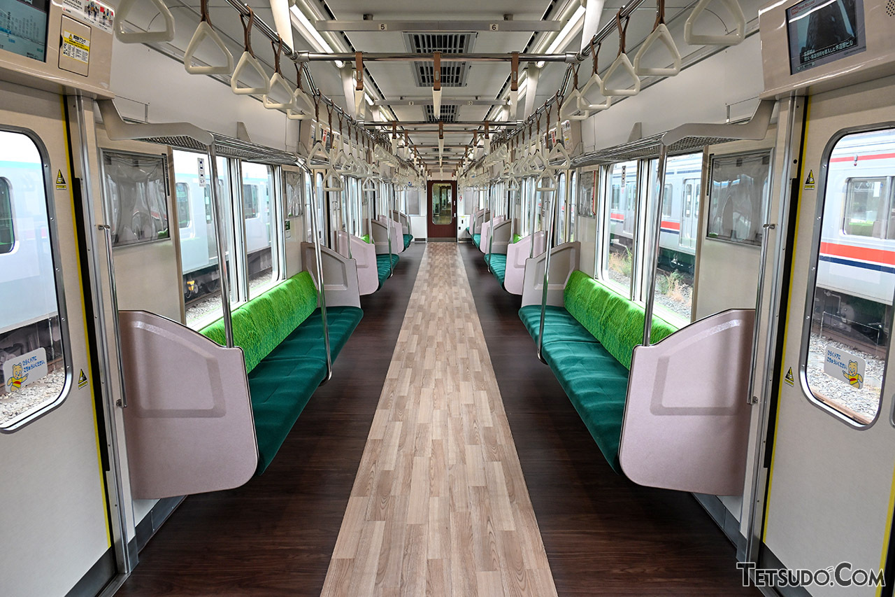 京阪電車　8081車両（旧3000系）車内号車板 京阪電車 8081車両（旧3000系）車内号車板 File:京阪3000系車内
