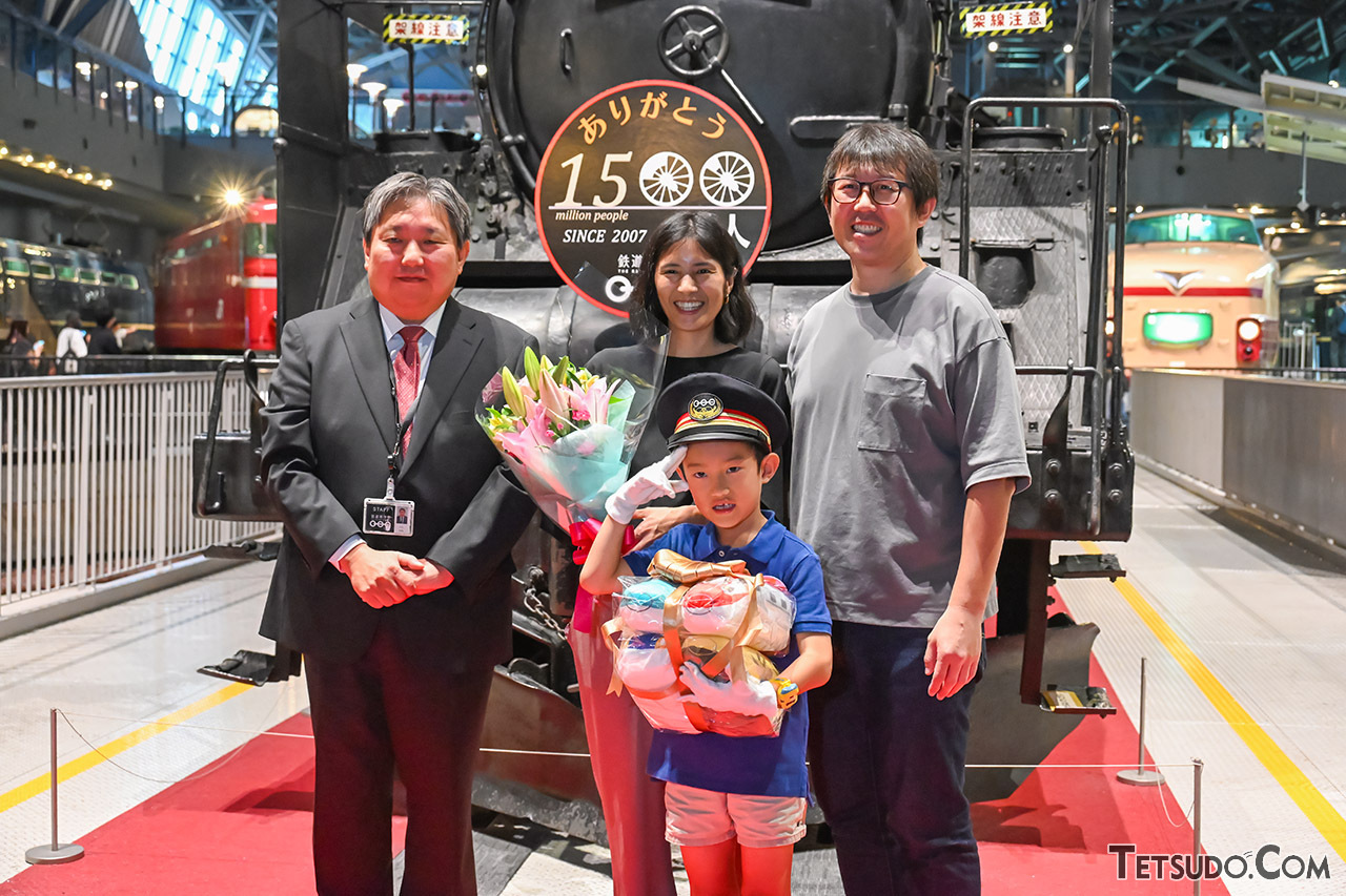 鉄道博物館が来館者数1500万人を達成 記念すべき来館者は「2つの
