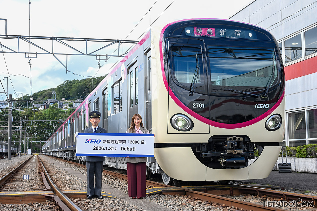 京王の新型車両2000系登場！ 今までの京王線にはない「超大型」の窓も