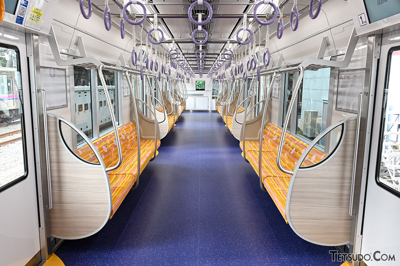 京王の新型車両2000系登場！ 今までの京王線にはない「超大型」の窓も