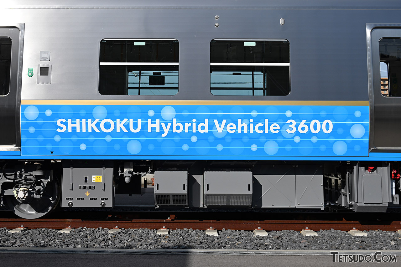 JR四国初のハイブリッド気動車「3600系」お披露目 「初の形式名」に