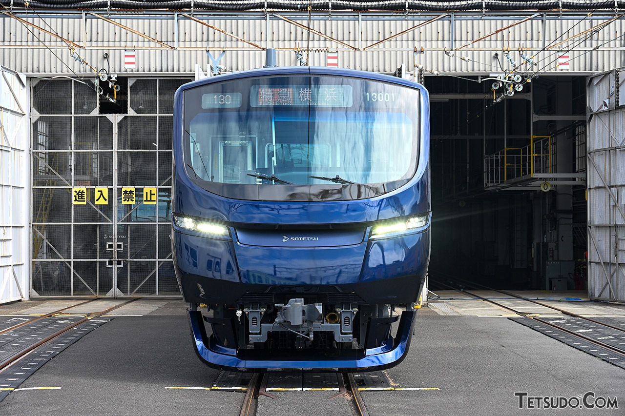 相鉄の新型車両「13000系」公開！ 先に登場した12000系との違いとは 