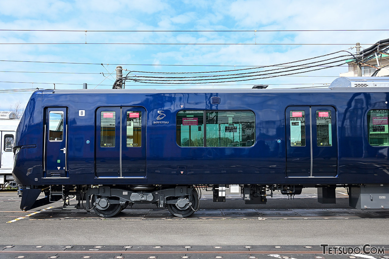 相鉄の新型車両「13000系」公開！ 先に登場した12000系との違いとは 